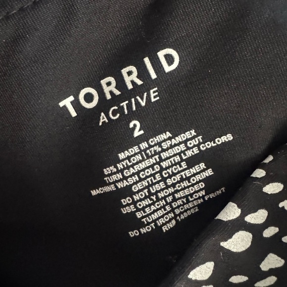 Torrid Gray Leggings Wide Waistband and Flatlock Seams pockets 7/8 crop SIZE 2 - Picture 3 of 4